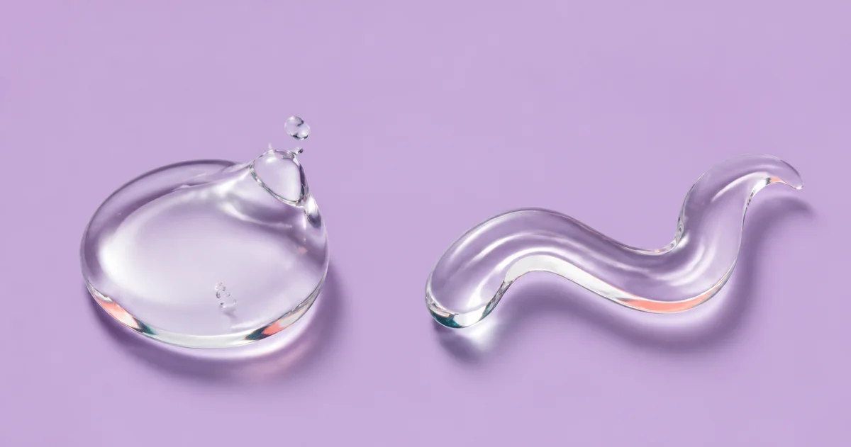 Deux textures abstraites représentant un lubrifiant à base d'eau et un lubrifiant à base de silicone